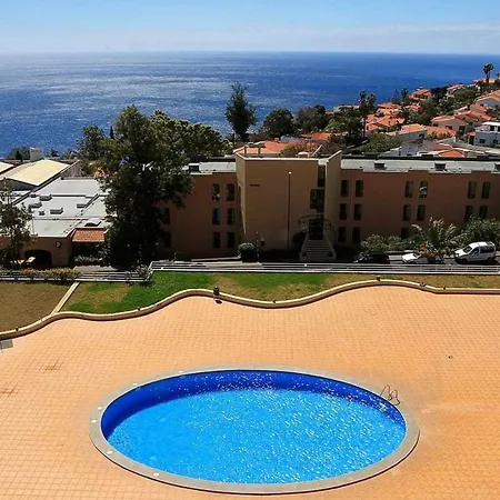 Pia's Place - With Sea View Apartment *