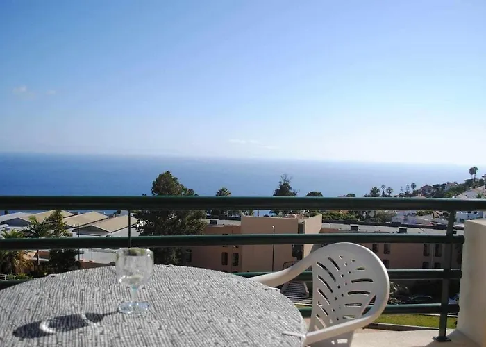 Pia's Place - With Sea View Apartament